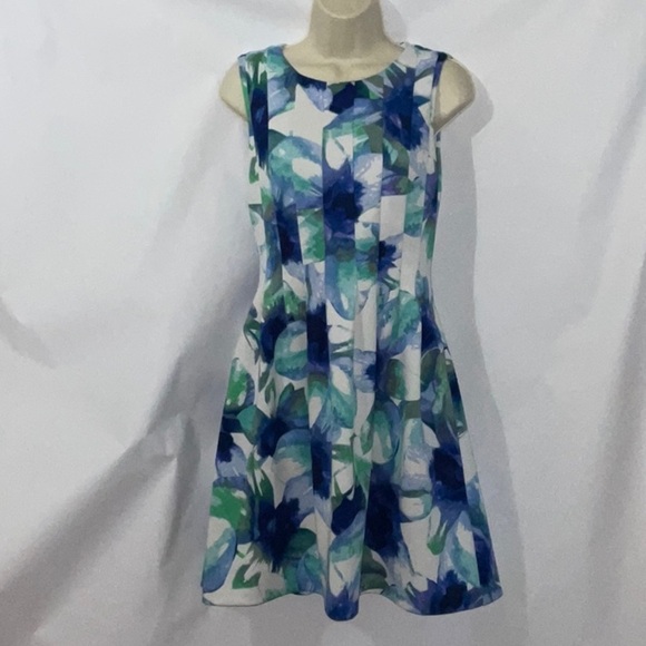 Vince Camuto Dress, Size 4, Great for a summer party! - Picture 2 of 8